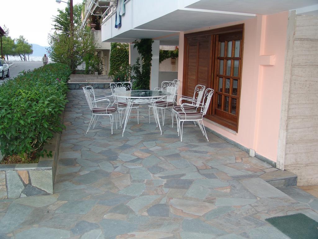 Kochili Apartments เนออส ปีร์กอส ภายนอก รูปภาพ